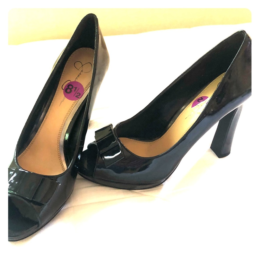 Jessica Simpson patent leather w bow detail.